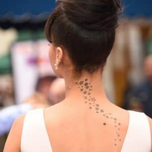 tatouage femme etoile dos