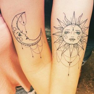 tatouage femme lune soleil bras