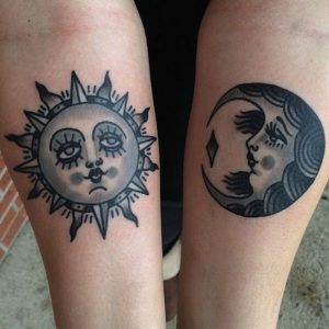 tatouage femme lune soleil poignet