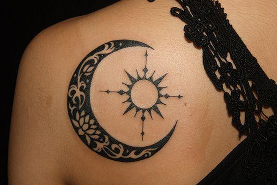 tatouage femme lune soleil