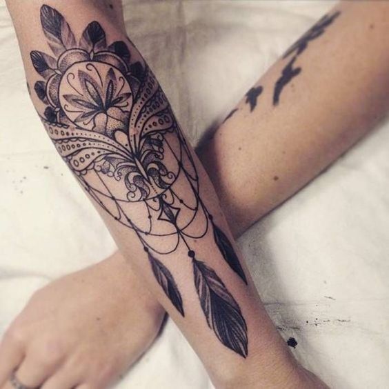 tatouage avant-bras femme mandala
