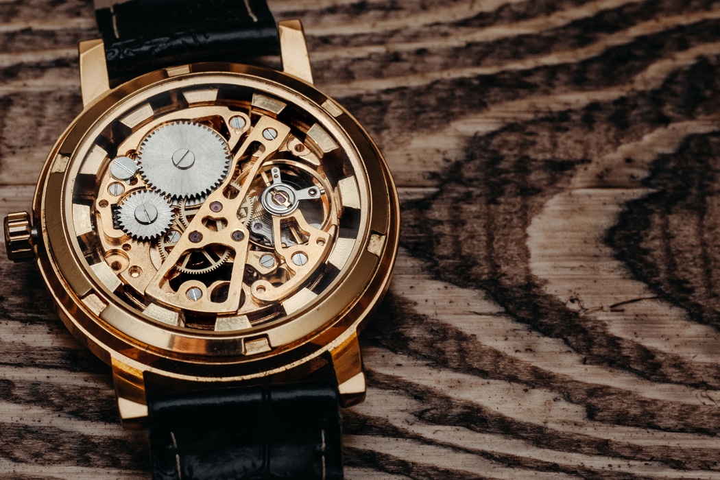 Comment reconnaître une vraie montre de luxe en 6 signes?