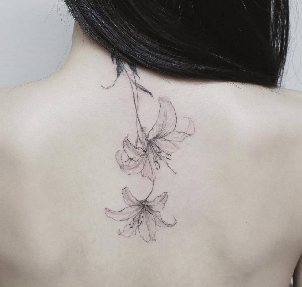 tatouage fleurs femme